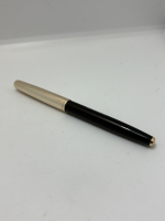 ALTIN TONLU KAPAKLI SİYAH GÖVDE DOLMA KALEM