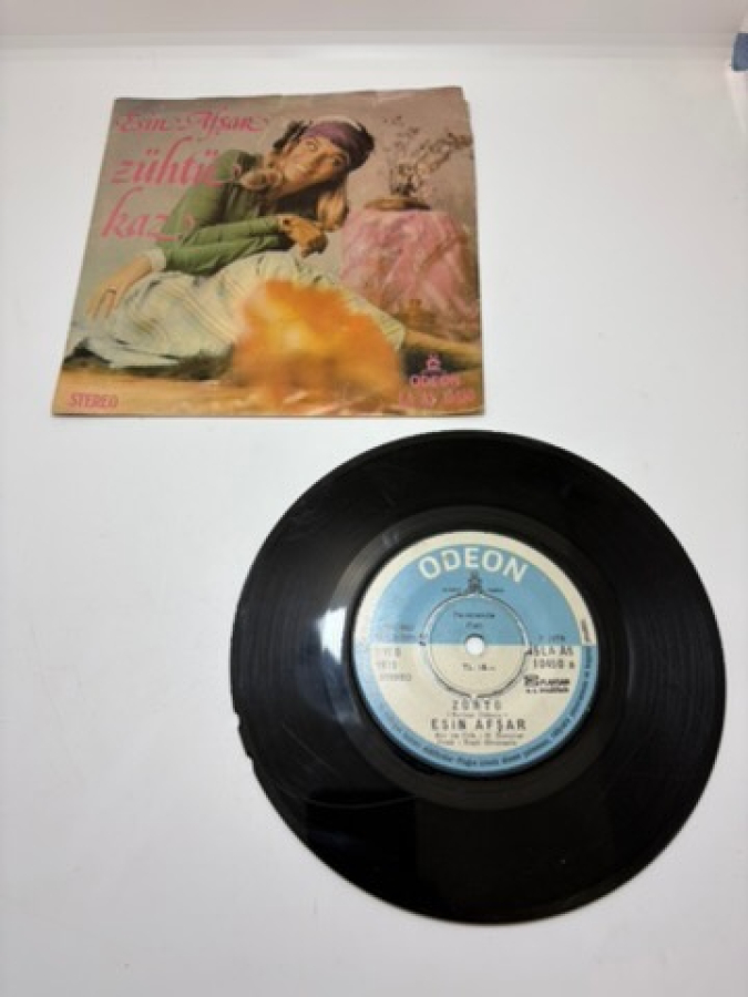Esin Afşar 45 lik Zühtü Albümü
