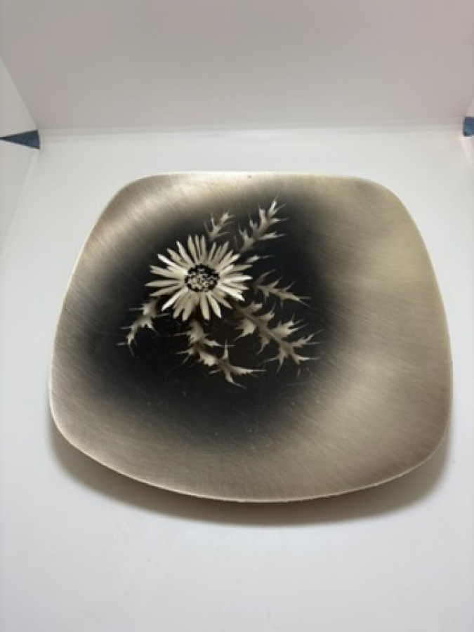 Metal Dekoratif Tabak