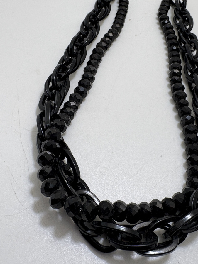 SİYAH TAŞ VE ZİNCİR KOLYE