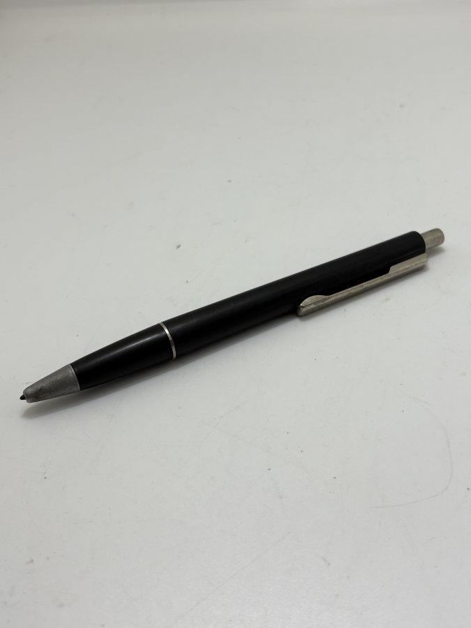 SENATOR SİYAH METAL–PLASTİK TÜKENMEZ KALEM