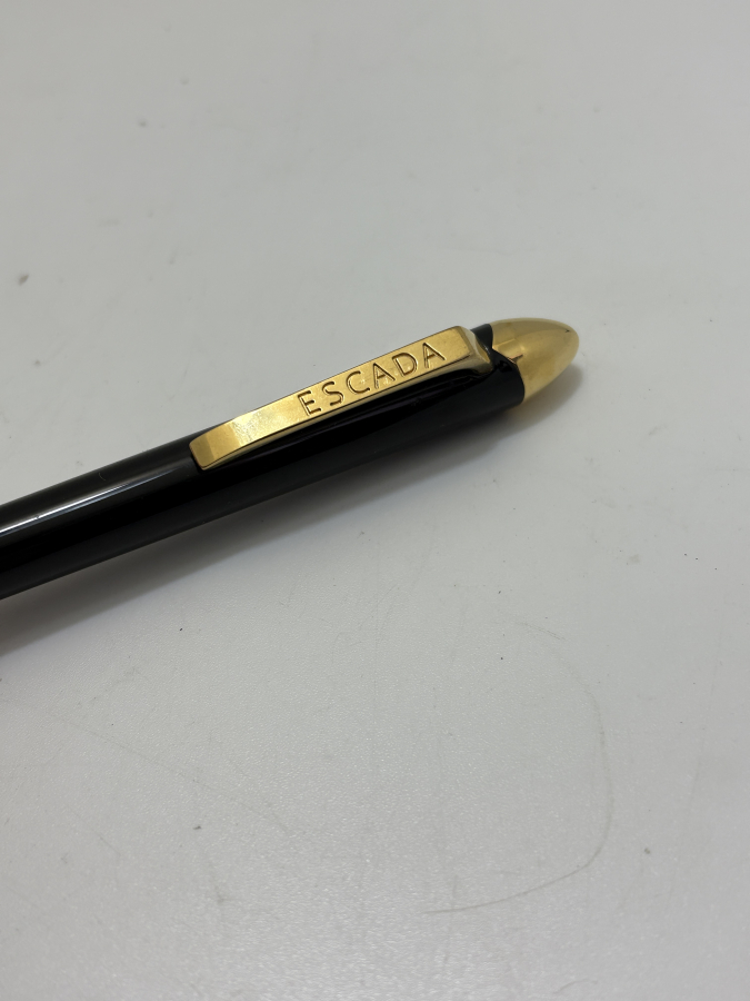 ESCADA SİYAH–ALTIN DETAYLI TÜKENMEZ KALEM