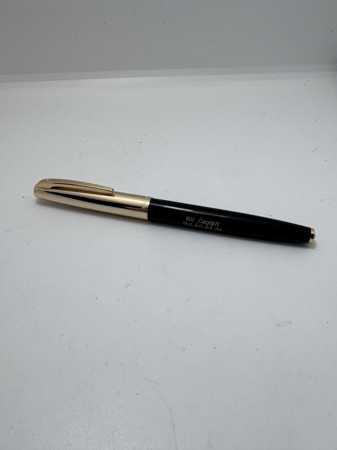 ALTIN TONLU KAPAKLI SİYAH GÖVDE DOLMA KALEM