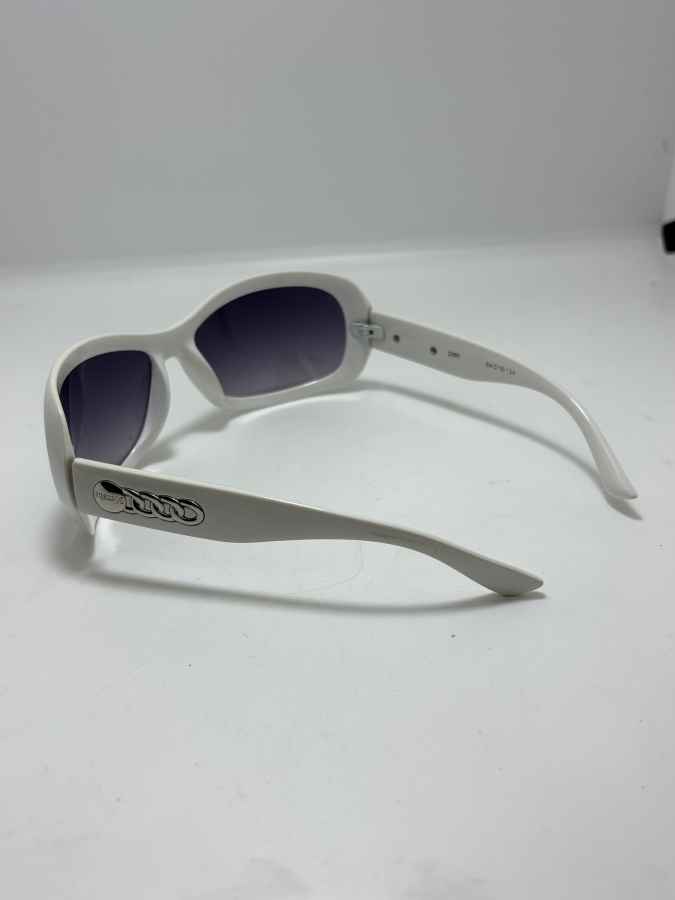 BEYAZ PLASTİK ÇERÇEVELİ GÜNEŞ GÖZLÜĞÜ